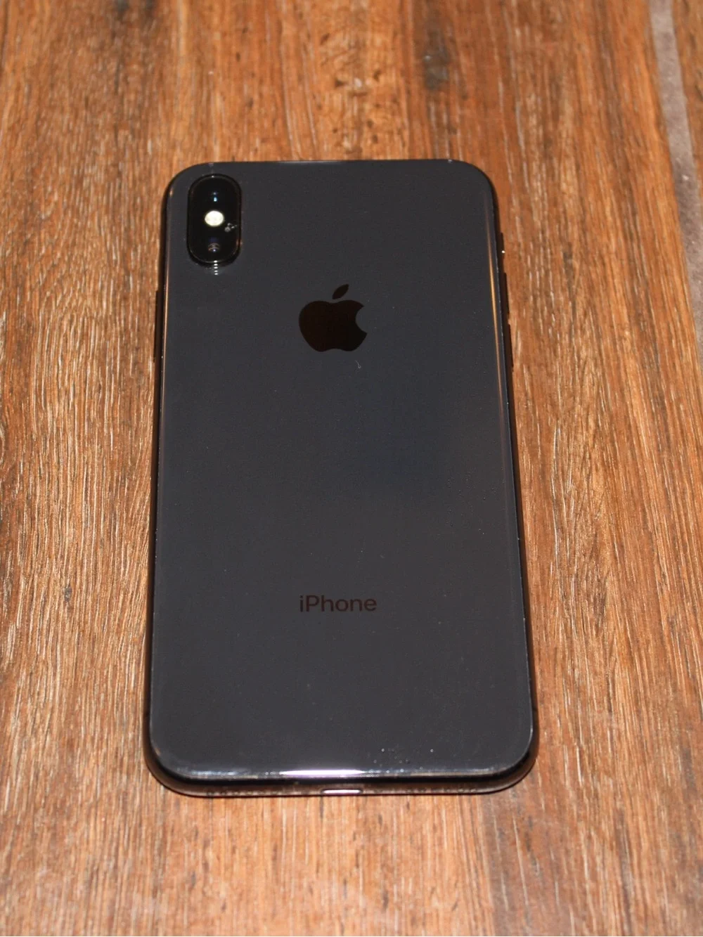 Black iPhone X (iPhone 10) – Fully Functional – Cracked Screen (Fixable)- OFFER!